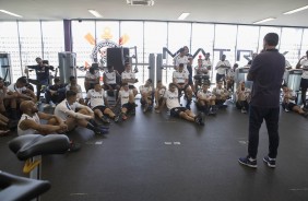 Fbio Carille palestra para jogadores na academia do CT