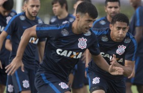 Camacho e equipe treinando para duelo contra o Santos pelo Paulisto
