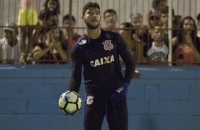 Goleiro Diego treinando no estádio Augusto Bauer para jogo contra o Brusque