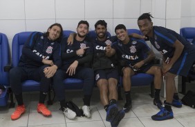 Jogadores no vestiário do estádio Augusto Bauer durante treino em Brusque