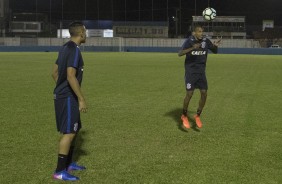 Jogadores treinando no estádio Augusto Bauer antes do duelo contra o Brusque