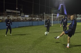 Preparador de goleiros Mauri em treinamento com os arqueiros do Timo