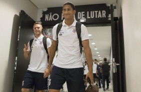 Pablo e Marlone chegam à Arena para jogo contra o Santos