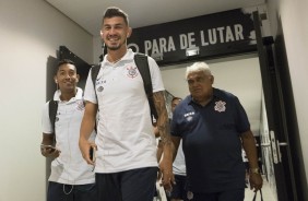 Pedro Henrique durante a chegada dos jogadores  Arena para partida contra o Santos