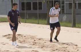 Danilo treina na areia durante atividade da manhã