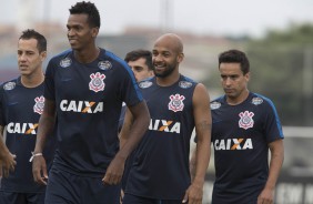 Elenco durante treino da tarde