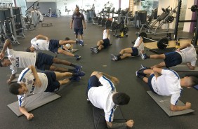 Jogadores durante atividade na academia