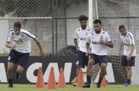 Jogadores treinando no CT