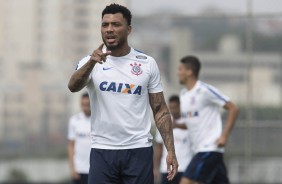 Kazim durante treino no CT Joaquim Grava