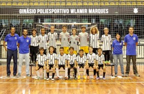 Elenco futsal infantil sendo apresentado