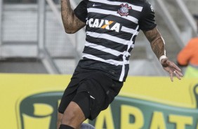 Após sofrer falta não marcada, Kazim se irrita diante o Luverdense