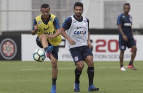 Guilherme e Luiddy durante treino comandado por Fábio Carille