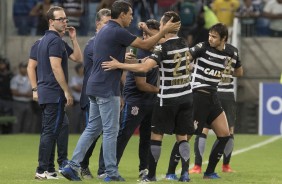 Jogadores e comissão técnica comemoram o gol de Rodriguinho diante do Luverdense pela Copa do Brasil