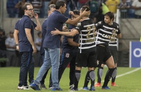 Jogadores e comisso tcnica comemoram o gol de Rodriguinho diante do Luverdense pela Copa do Brasil