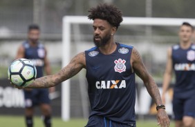 Fora da lista de inscritos do Paulistão, Cristian briga para cavar vaga na Copa do Brasil