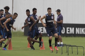 Recm-promovido da base, Mantuan se prepara para saltar durante treino