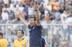 Fbio Carille reclamando durante jogo contra a Ponte Preta, no Moiss Lucarelli