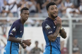 Kazim e Jô durante jogo contra a Ponte Preta