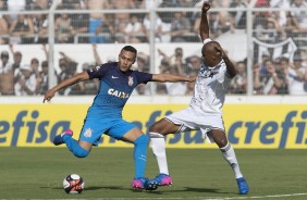 Léo Jabá arma chute durante jogo contra a Ponte Preta, pelo Paulistão