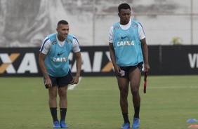 Lo Jab e Moiss caminham durante treino da tarde