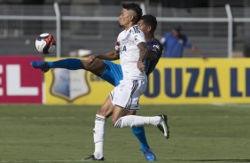 Léo Príncipe em duelo contra a Ponte Preta, pelo Paulistão
