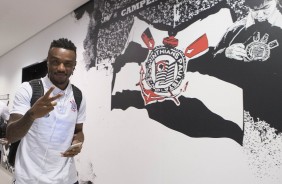 Moisés chegando à Arena antes do duelo contra a Luverdense