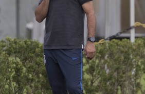 Carille durante reapresentação do elenco após jogo contra a Luverdense