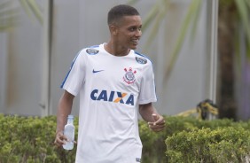 Pedrinho durante treino do Corinthians no CT