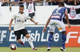 Gabriel em jogada diante a Ferroviria, no Paulisto