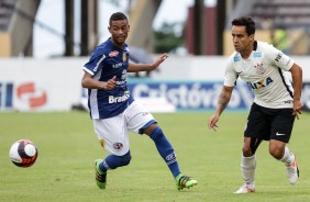Jadson em jogada contra a Ferroviária, pelo Paulistão