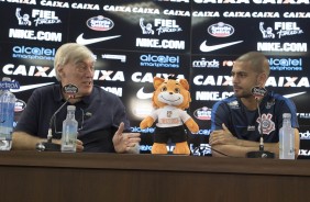 Antes do treino, o atacante Clayton foi apresentado no Timão