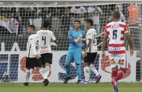 Diego comemora defesa contra o Linense pela ltima rodada do campeonato paulista