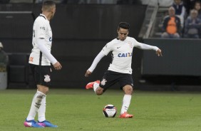 Jadson cobra falta contra o Linense pela ltima rodada do campeonato paulista