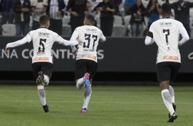 Jogadores comemoram gol na vitria contra o Linense pela ltima rodada do campeonato paulista