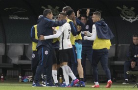 Jogadores comemoram gol na vitria contra o Linense pela ltima rodada do campeonato paulista