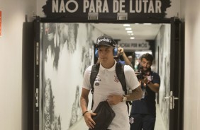 Guilherme Arana chegando  Arena para enfrentar a La U, pela Sul-Americana