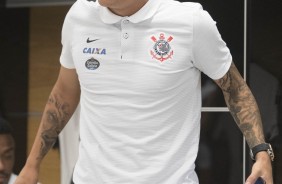 Guilherme Arana no vestiário da Arena antes do jogo contra a La U