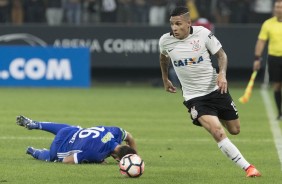 Arana deixa marcador para trs diante do Universidad Catlica do Chile na Copa Sul-Americana