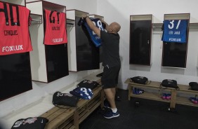 Camisas do Timo sendo arrumadas antes do duelo contra o Botafogo-SP, em Ribeiro Preto