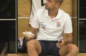 Clayton no vestiário da Arena antes do jogo contra a La U, pela Sul-Americana