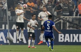 Gabriel, Jadson e Maicon formam barreira diante do Universidad Catlica do Chile