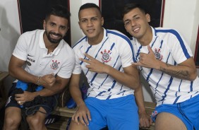 Guilherme, Léo Jabá e Léo Santos aguardam no vestiário em Ribeirão, partida contra o Botafogo-SP