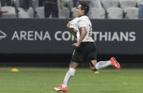 Jadson comemora gol diante do Universidad Catlica do Chile na estreia da Copa Sul-Americana