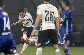 Jadson finaliza jogada diante do Universidad Catlica do Chile pela estreia da Sul-Americana