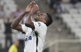 Jô lamenta chance perdida contra o Universidad Católica do Chile na estreia da Copa Sul-Americana