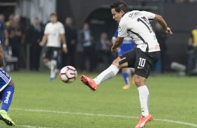 Momento do gol de Jadson diante do Universidad Católica do Chile na estreia da Copa Sul-Americana