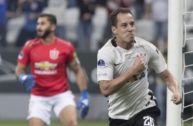 Rodriguinho comemora gol diante do Universidad Católica do Chile pela estreia da Sul-Americana