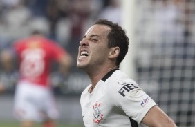 Rodriguinho comemora gol diante do Universidad Católica do Chile pela estreia da Sul-Americana