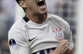 Rodriguinho comemora gol diante do Universidad Católica do Chile pela estreia da Sul-Americana