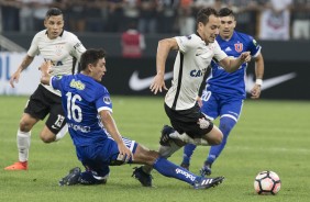 Rodriguinho em ao diante do Universidad Catlica do Chile na estreia da Copa Sul-Americana